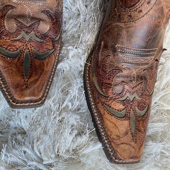 SOLD Authentic Ariat Cowboy Boots Women size 5.5 - Picture 4 of 11